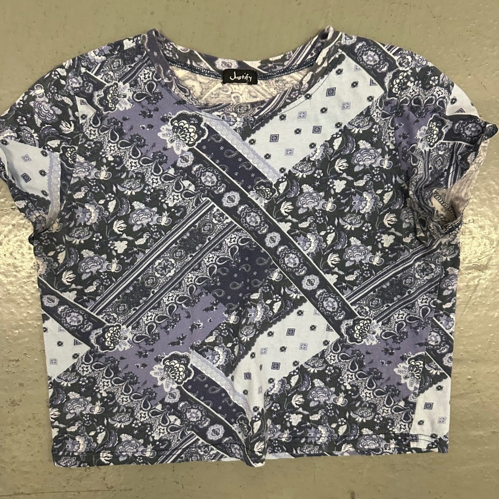 Justify Womens T-Shirt Large Blue Paisley Patchwork Print Preowned Crop Top